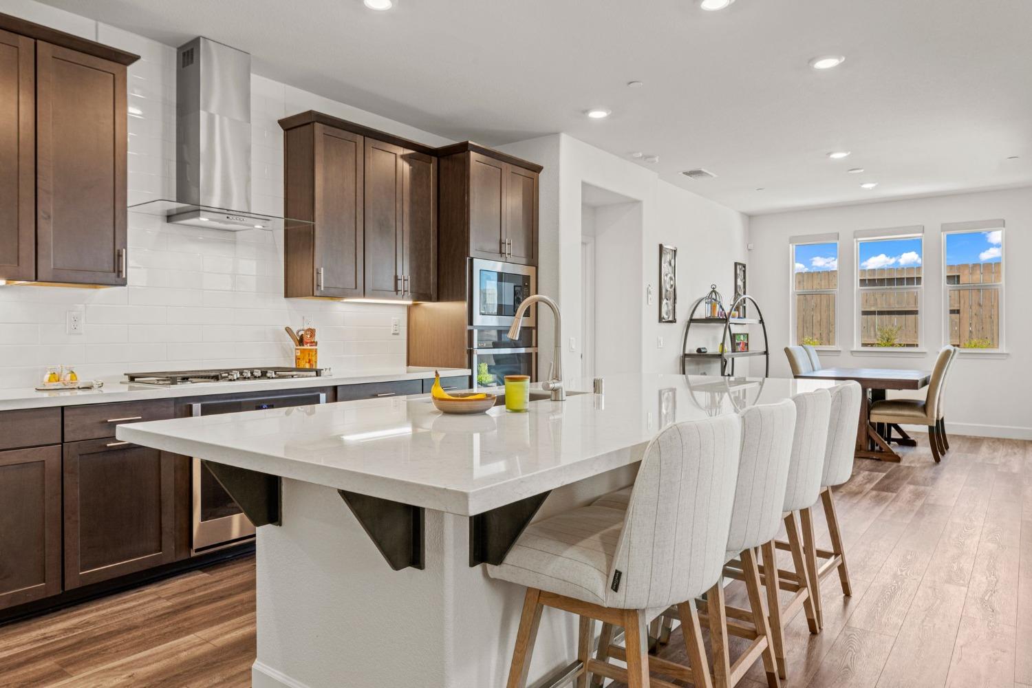 4580 Royal Lily Avenue