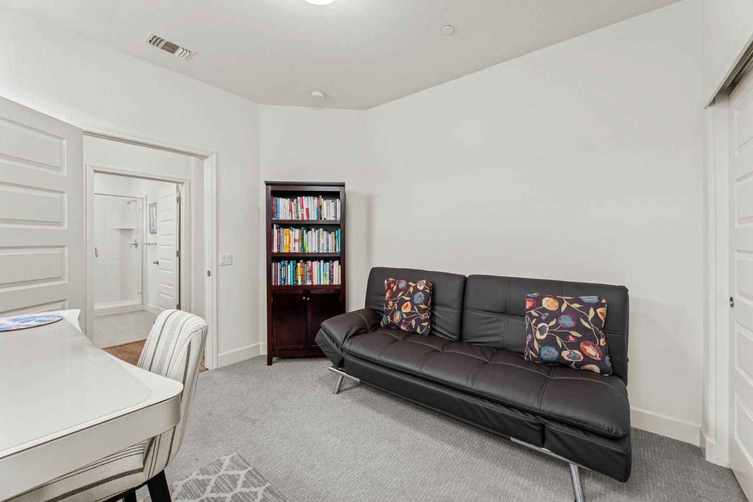 4580 Royal Lily Avenue