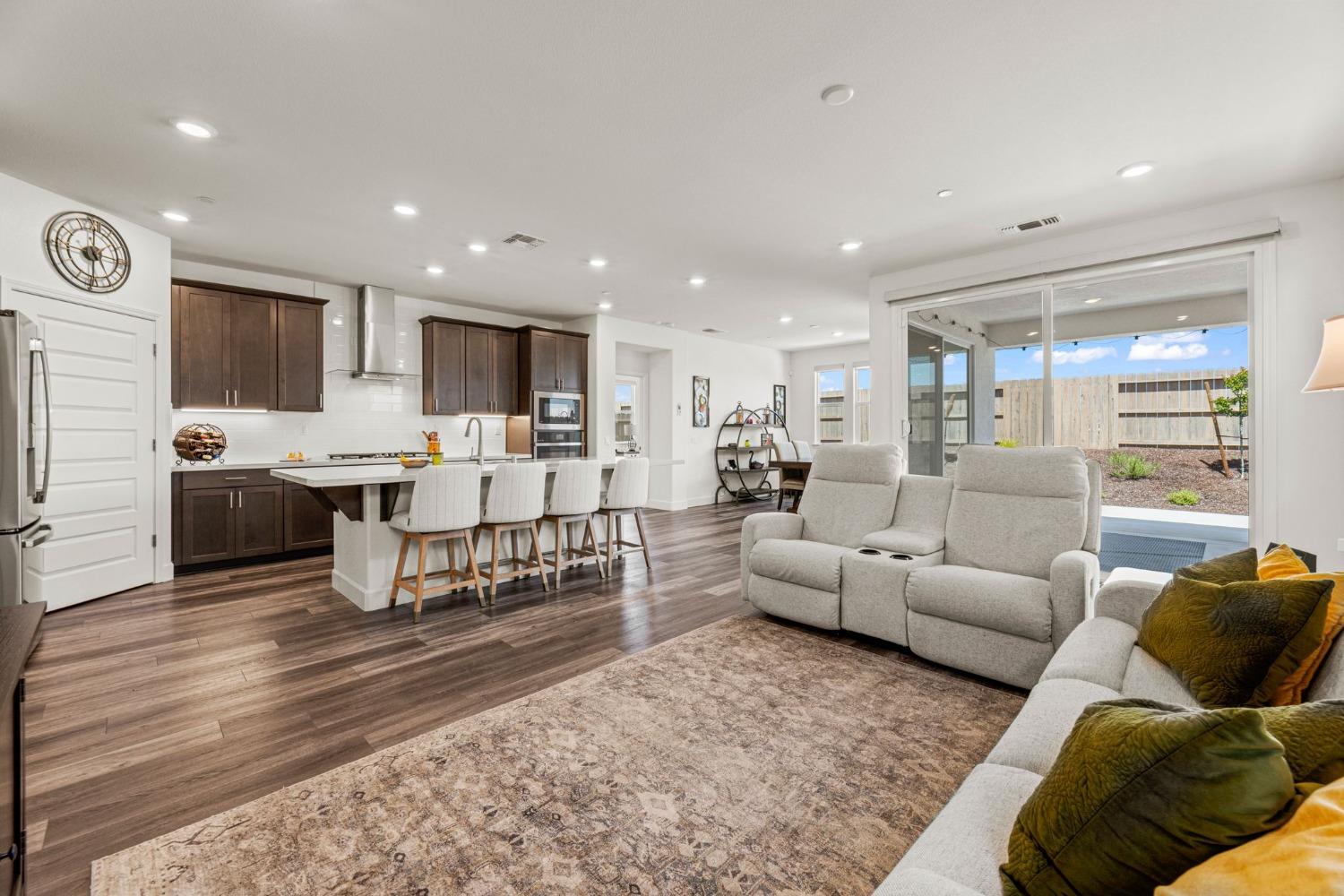 4580 Royal Lily Avenue