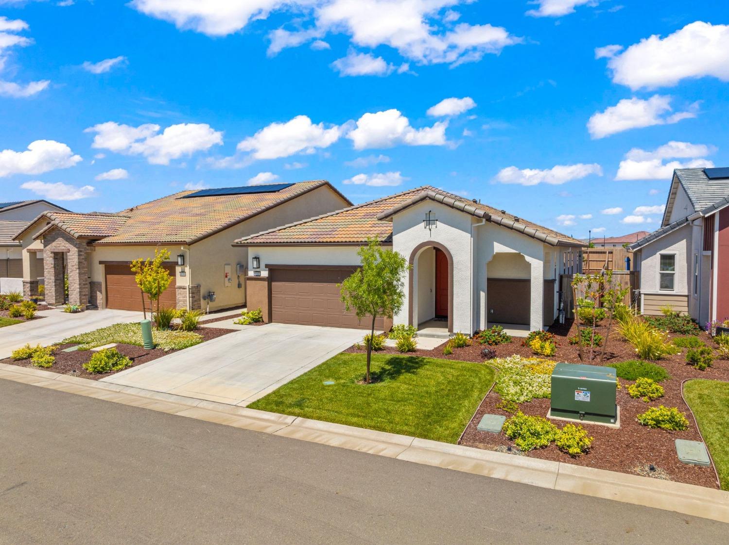 4580 Royal Lily Avenue