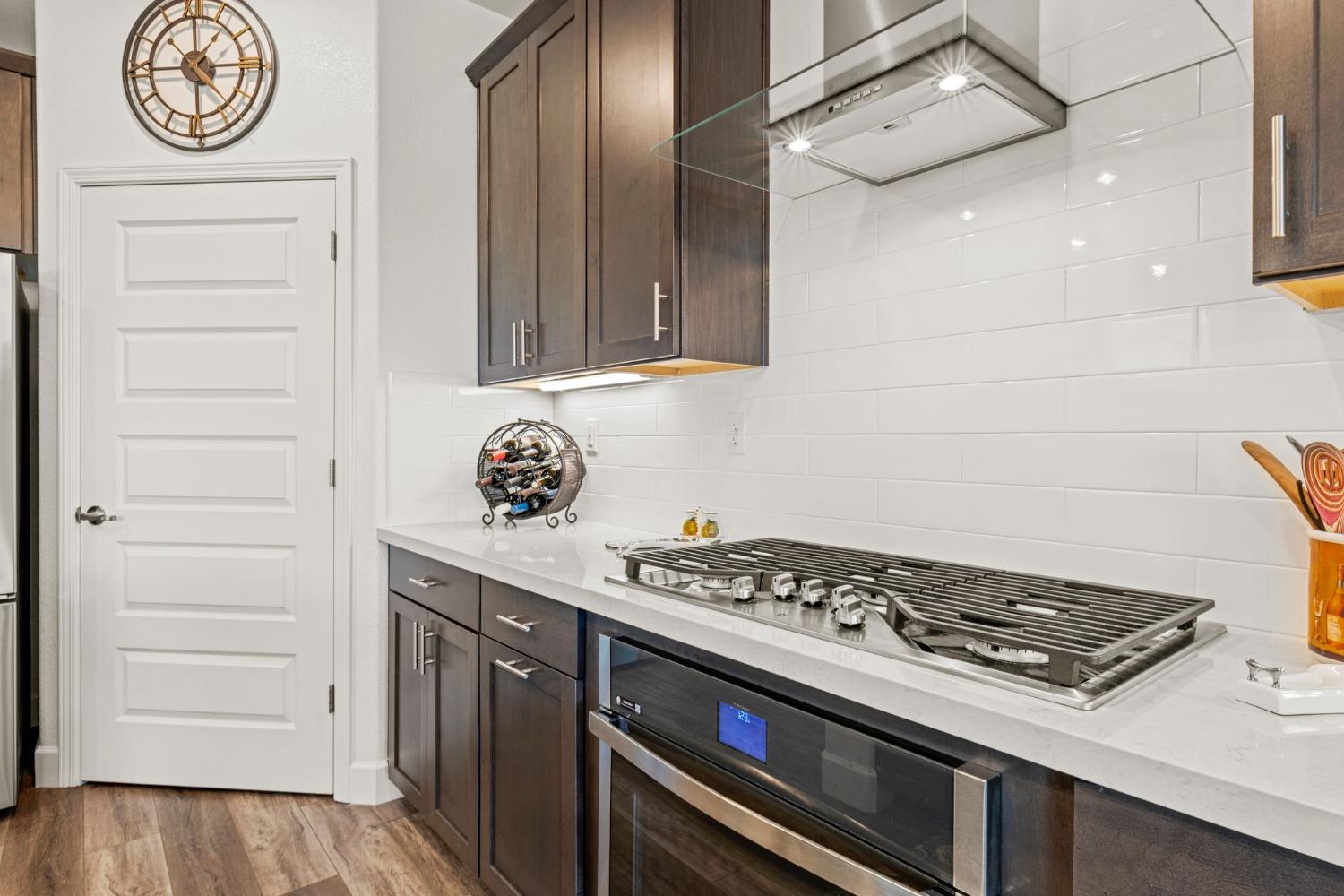 4580 Royal Lily Avenue