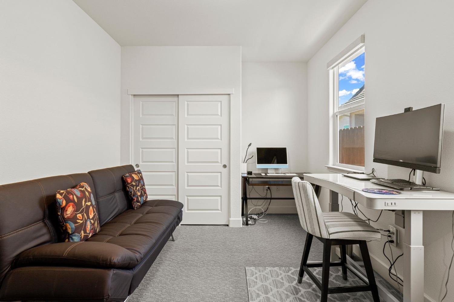 4580 Royal Lily Avenue