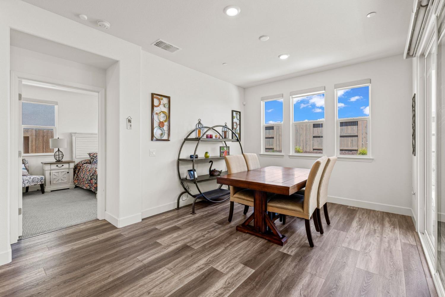 4580 Royal Lily Avenue