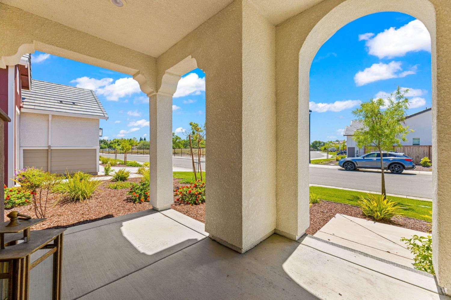 4580 Royal Lily Avenue