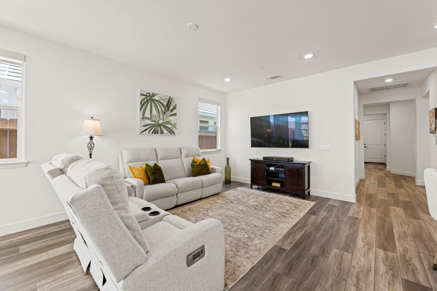 4580 Royal Lily Avenue