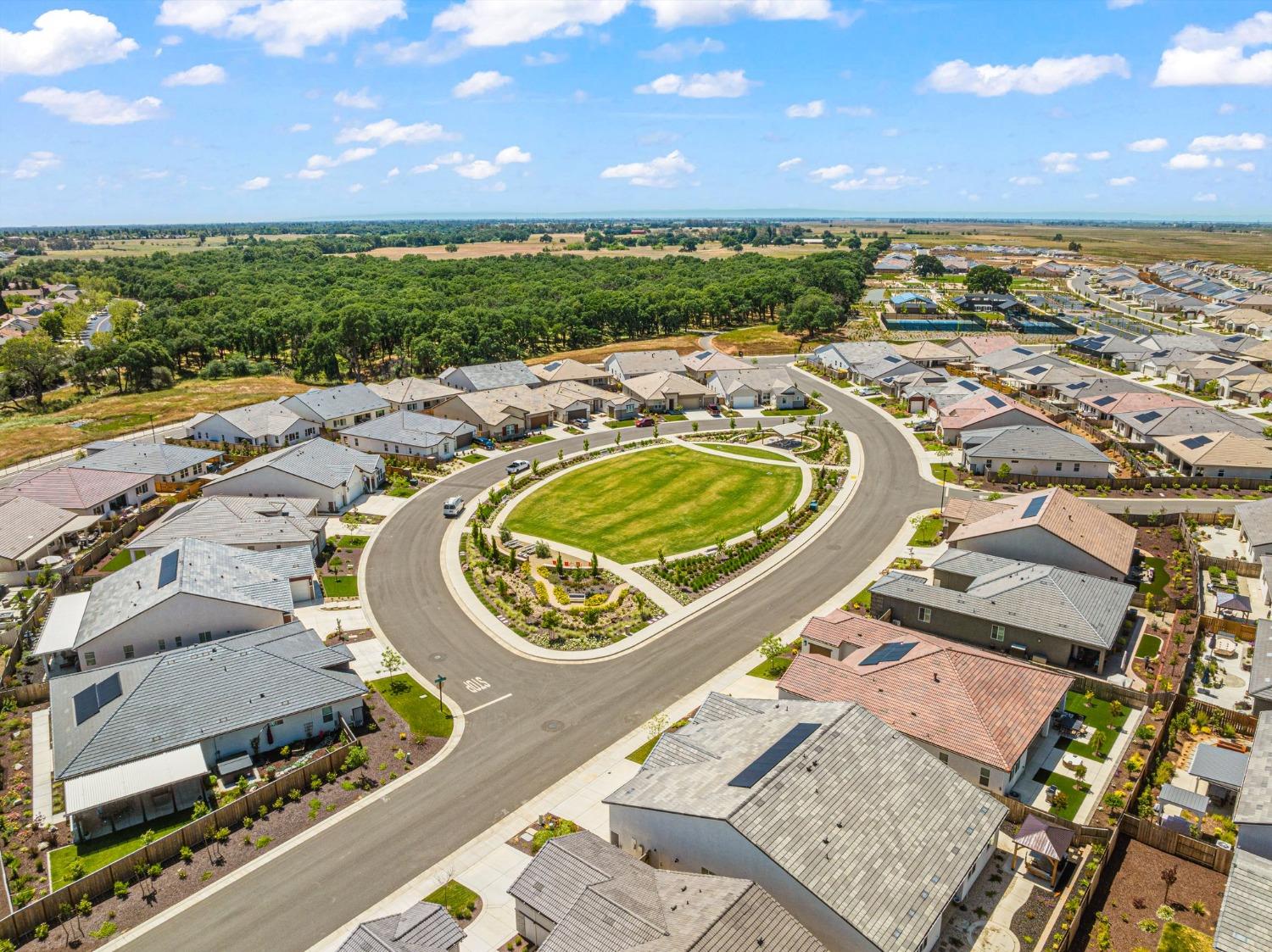 4580 Royal Lily Avenue