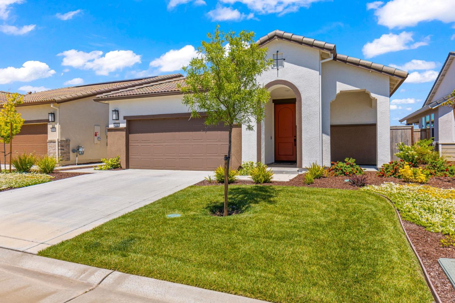 4580 Royal Lily Avenue