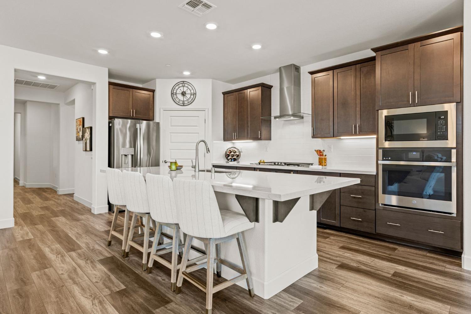 4580 Royal Lily Avenue