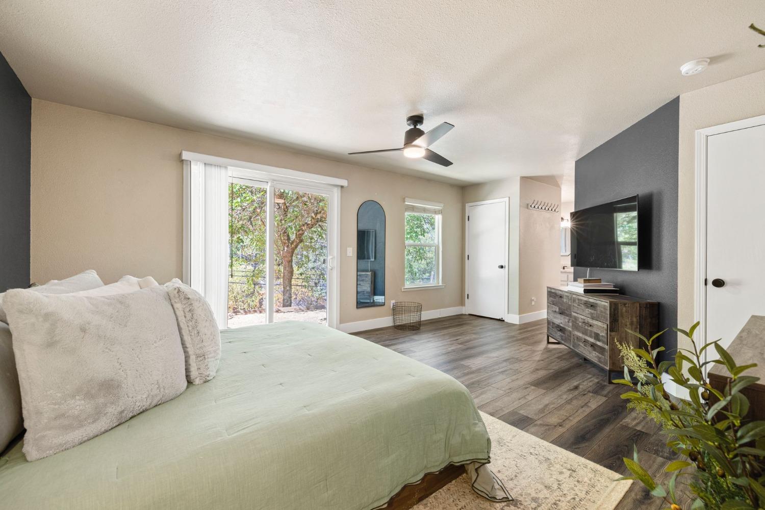 4842 Northern Lights Road