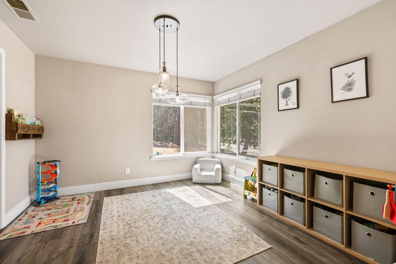 4842 Northern Lights Road