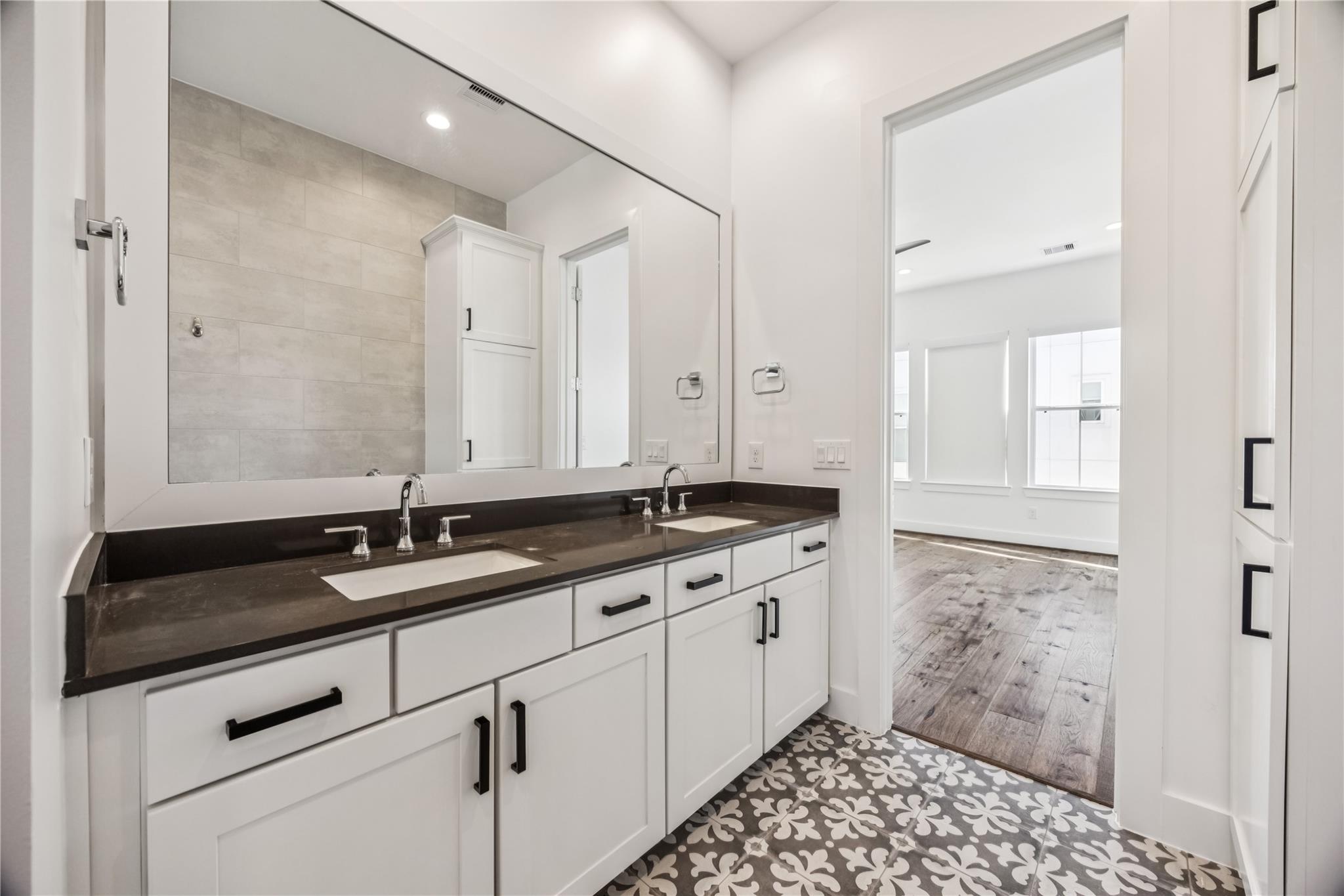 1812 W Webster Street