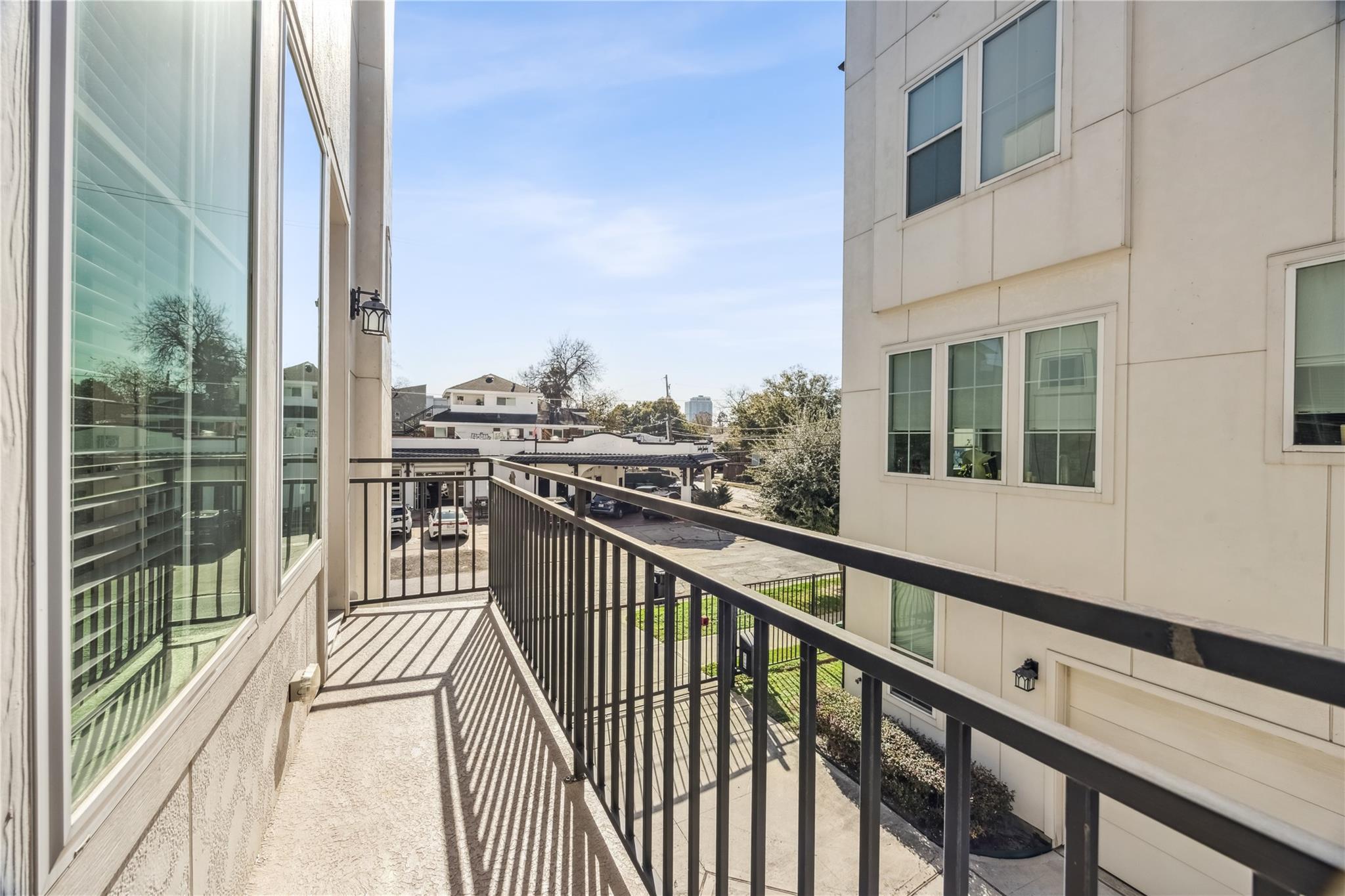 1812 W Webster Street