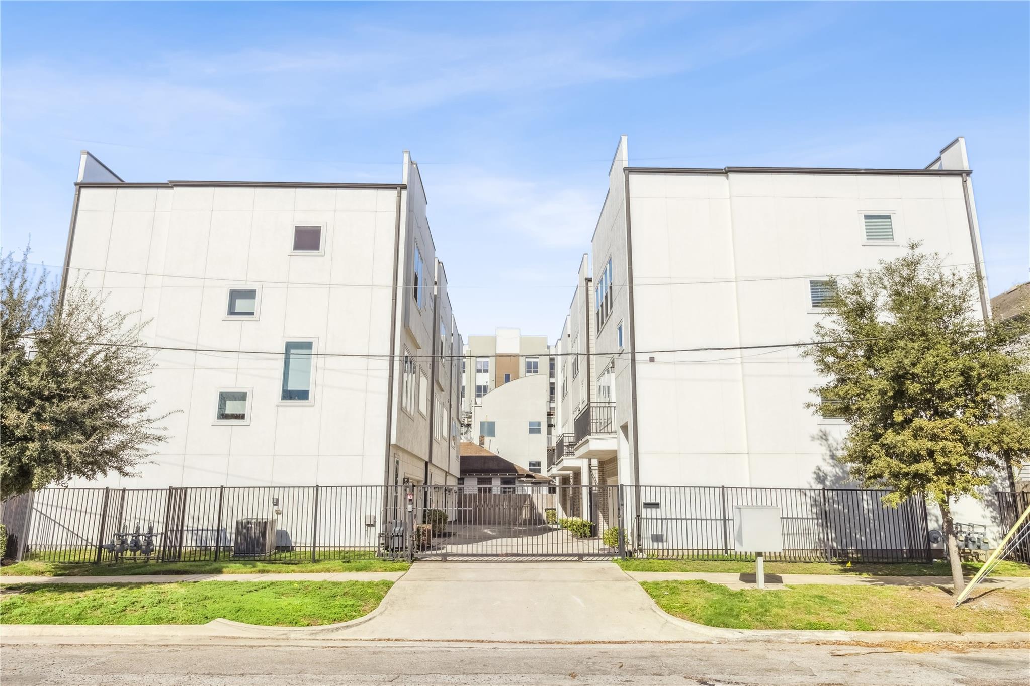 1812 W Webster Street