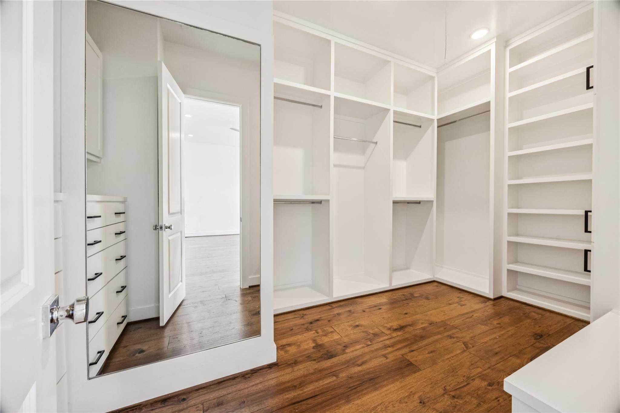 1812 W Webster Street