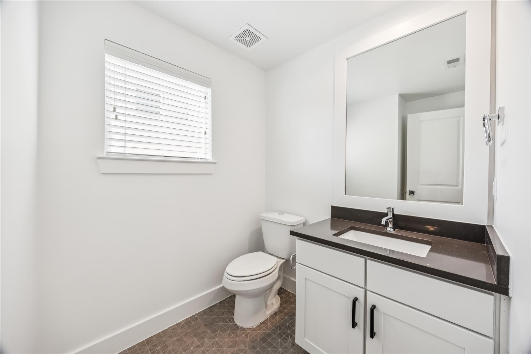 1812 W Webster Street