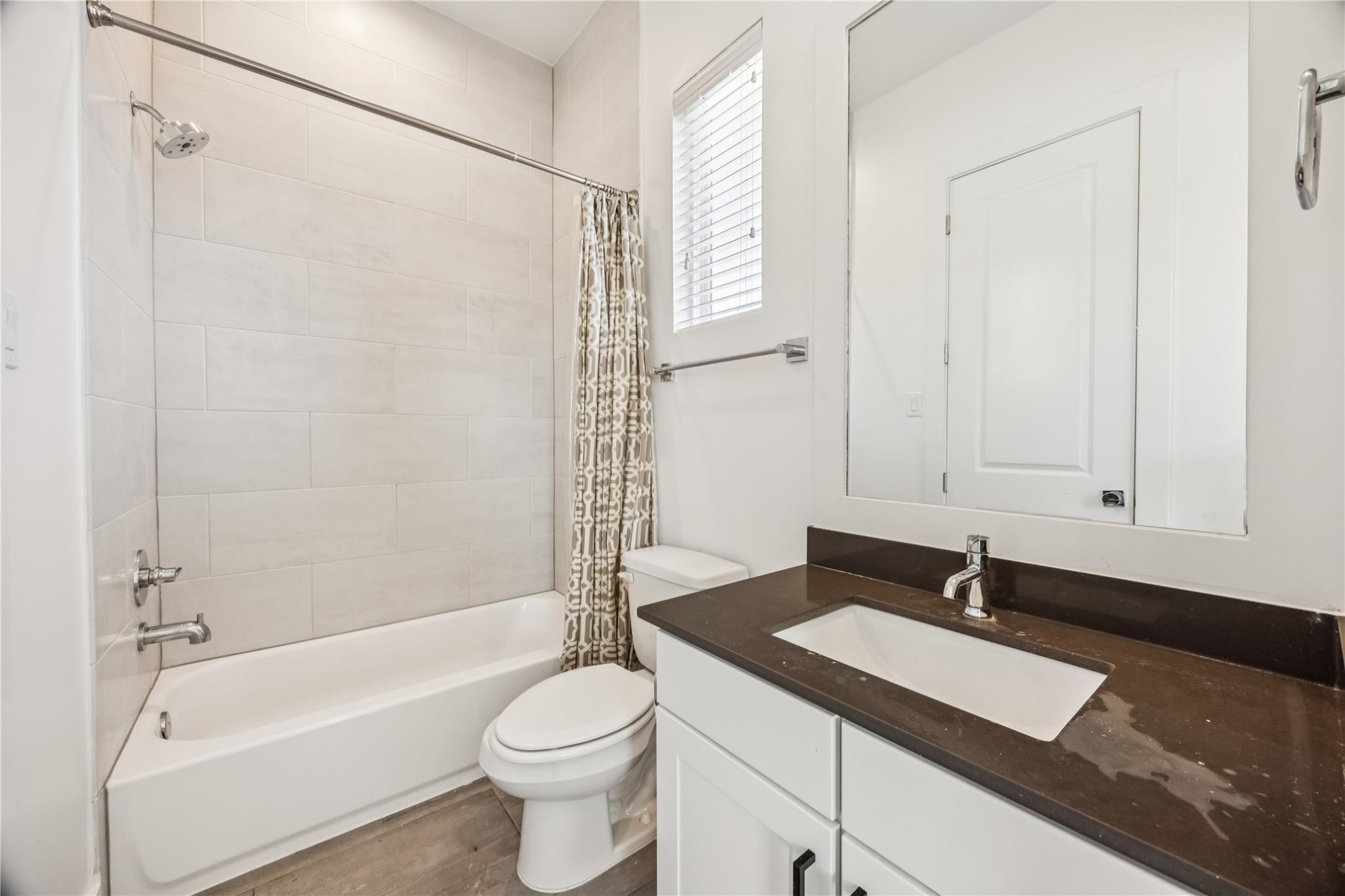 1812 W Webster Street