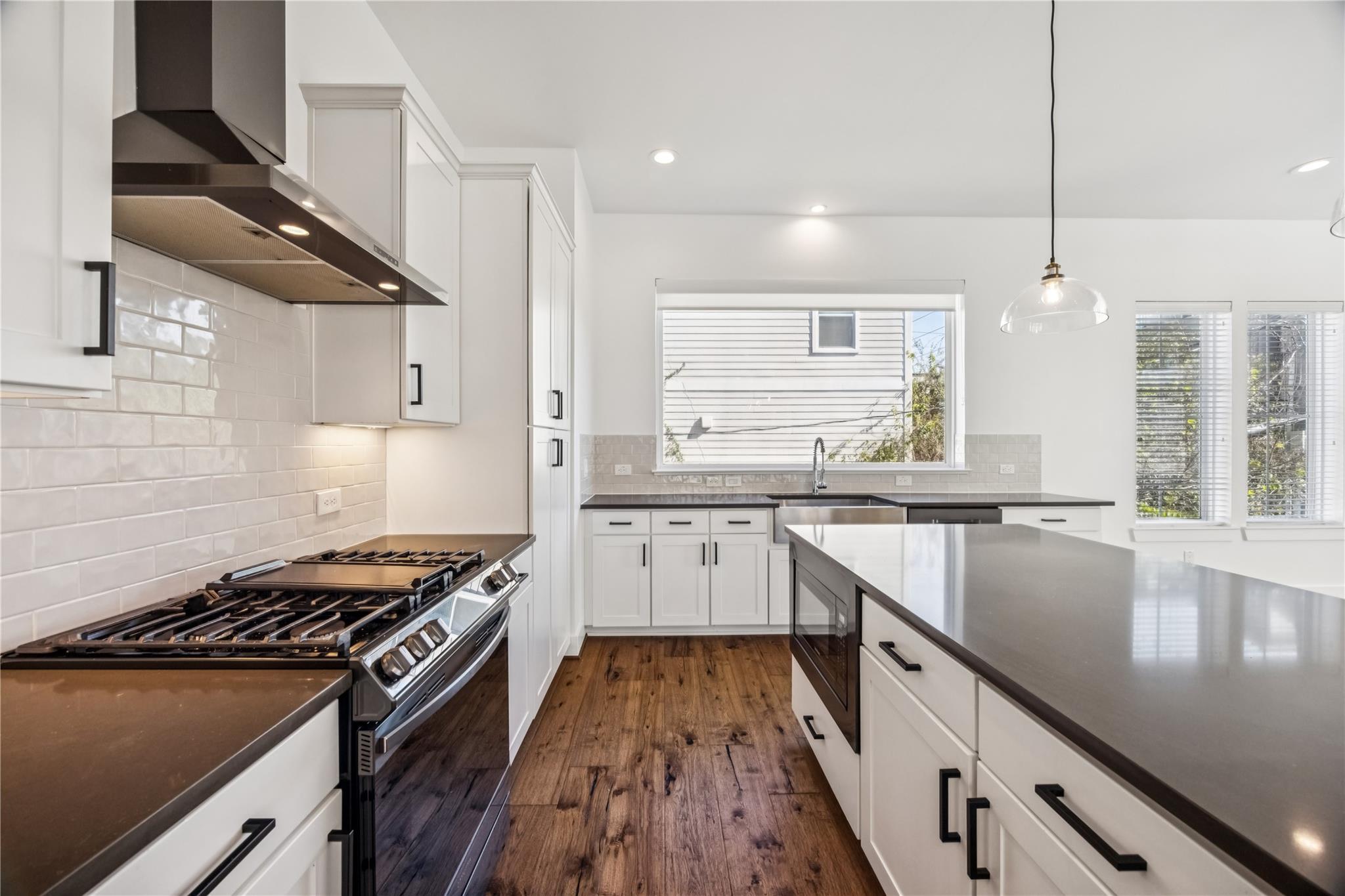 1812 W Webster Street