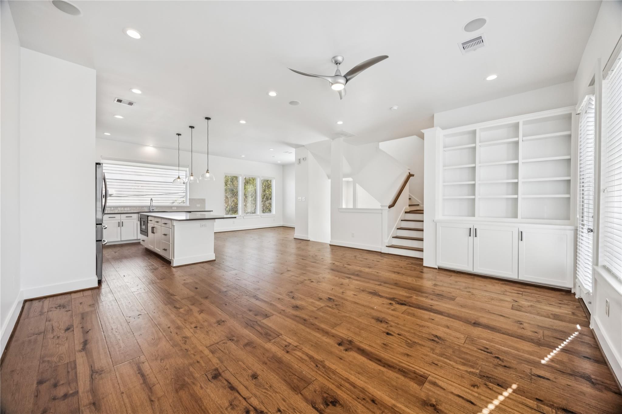 1812 W Webster Street