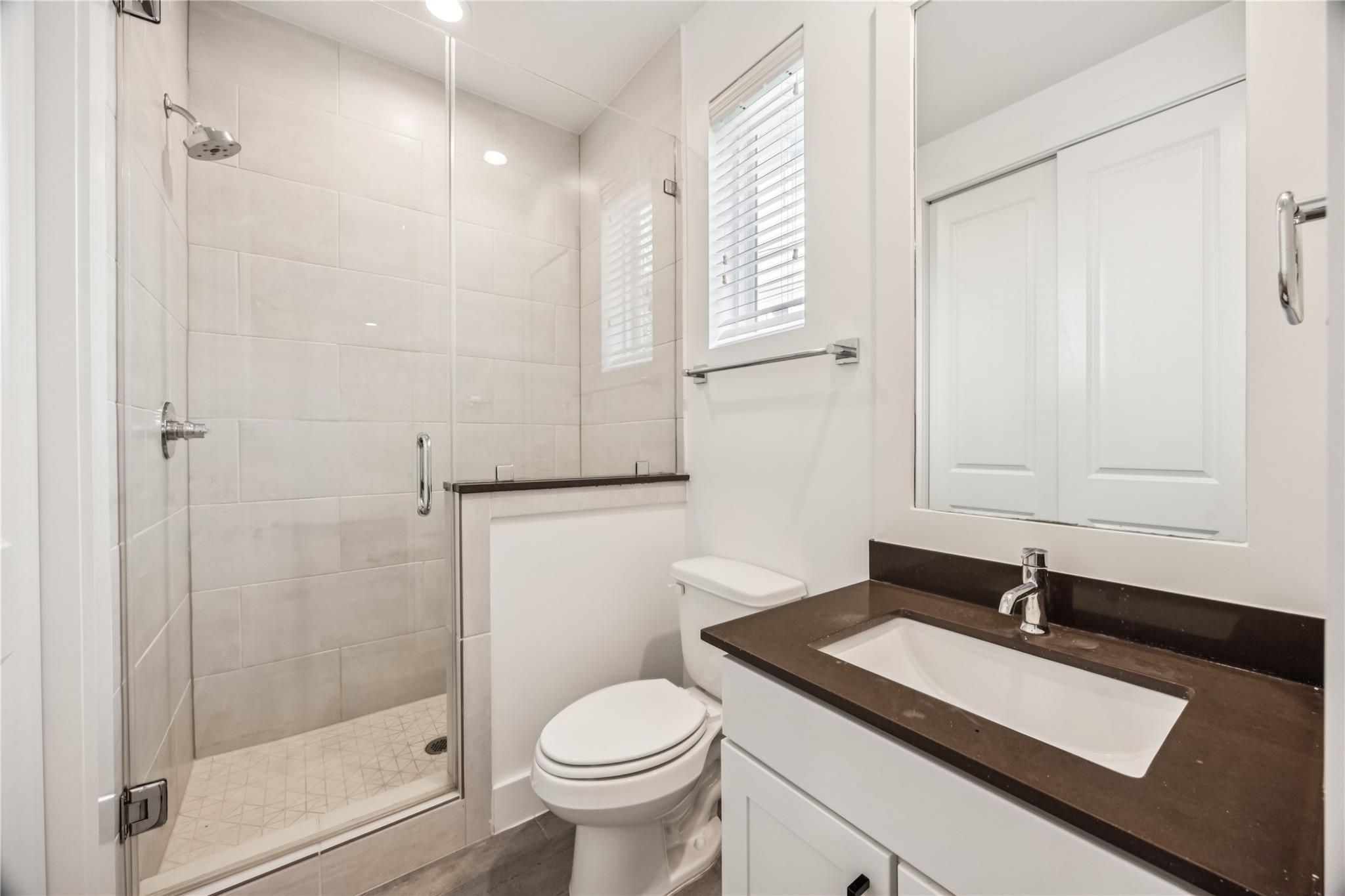 1812 W Webster Street