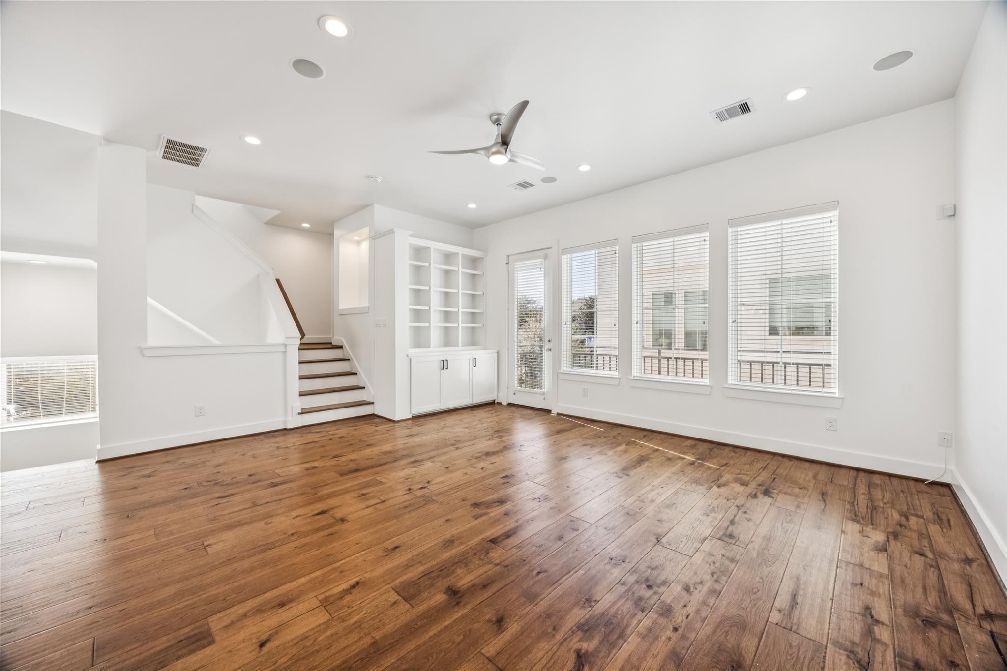 1812 W Webster Street