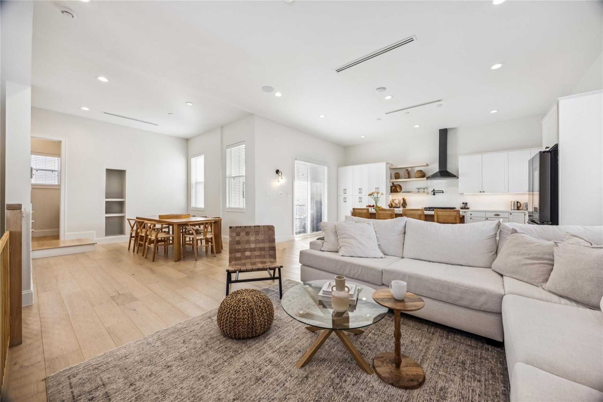 1127 W 16th Street # C