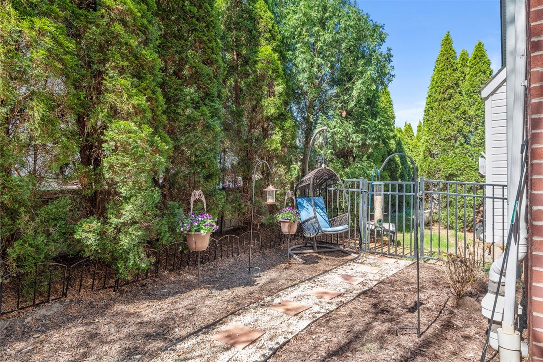 113 James Place