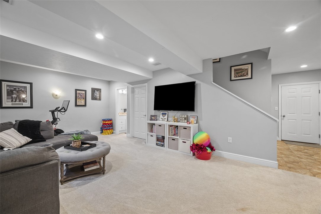 113 James Place
