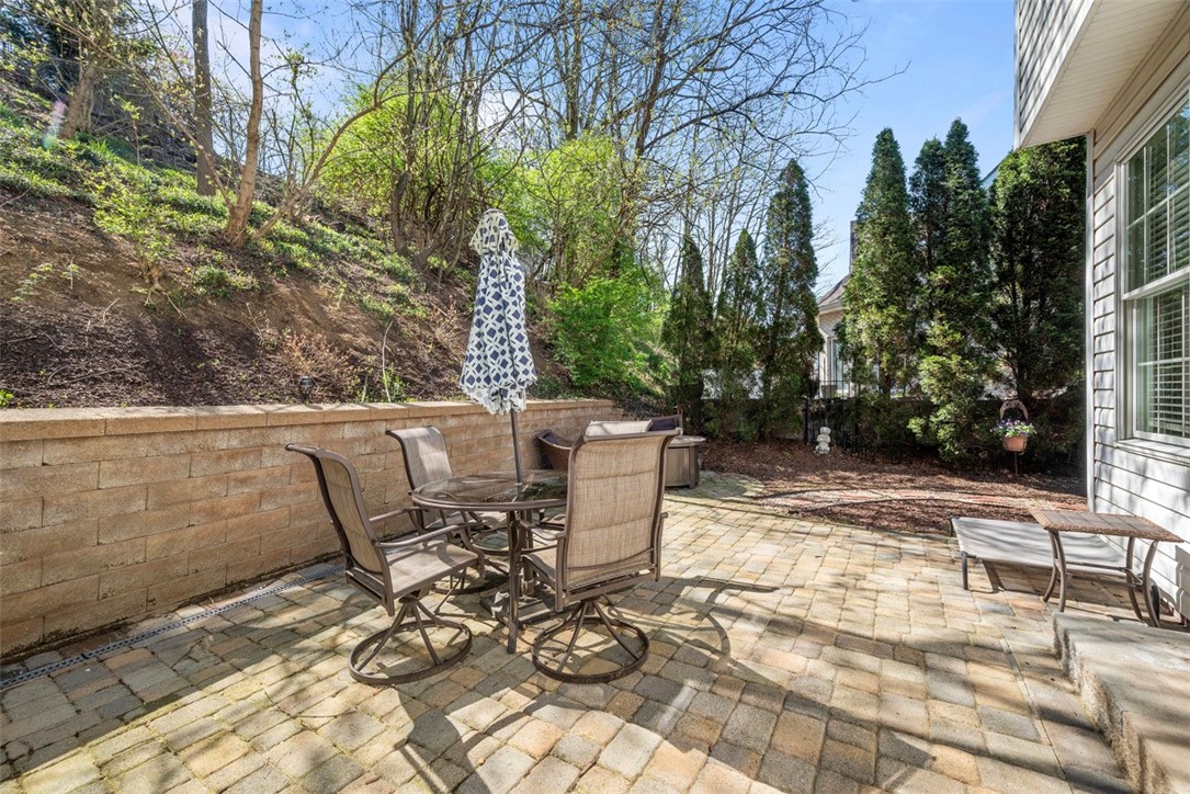 113 James Place