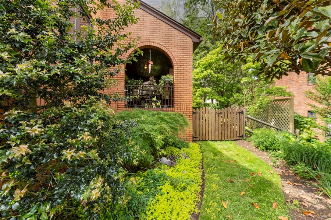 218 Barth Ave