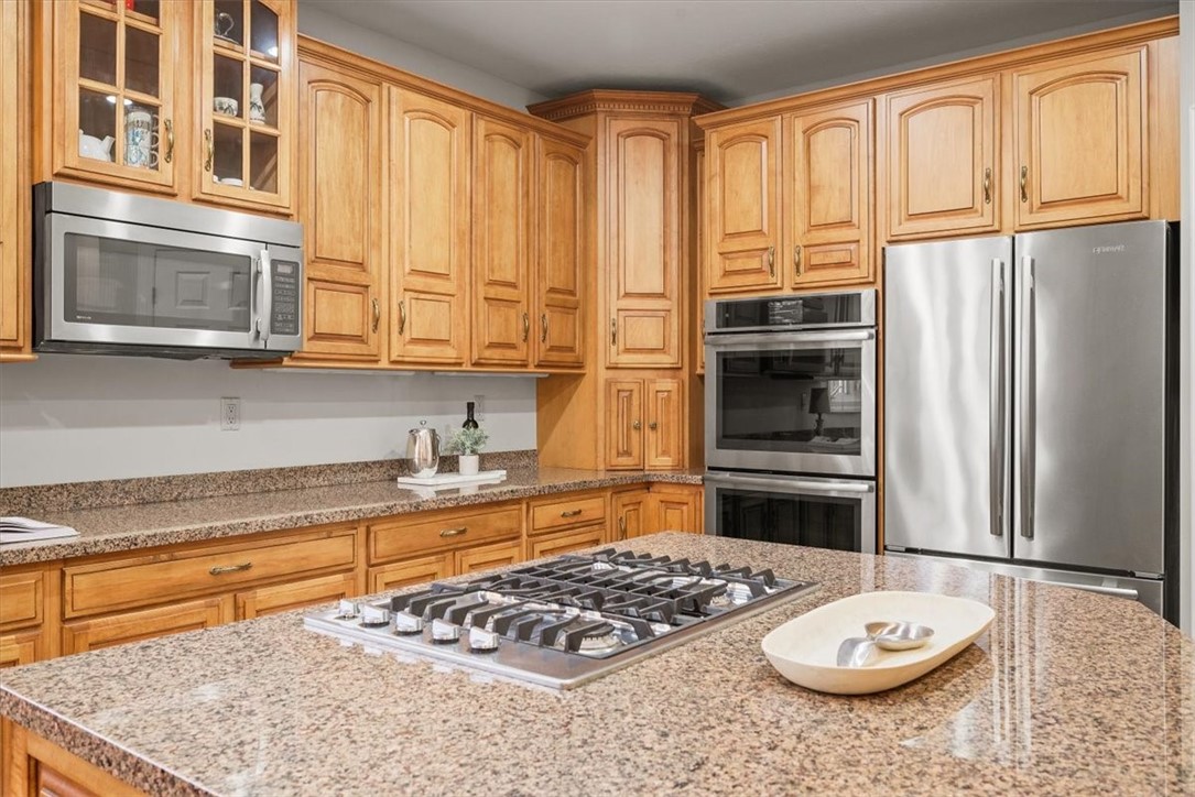 1011 Lakeside Dr