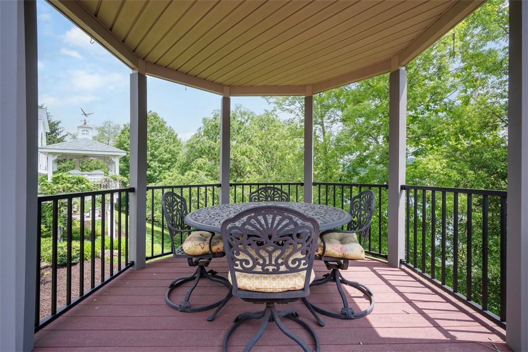 1011 Lakeside Dr