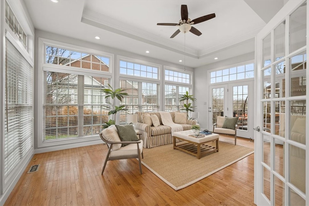 1011 Lakeside Dr