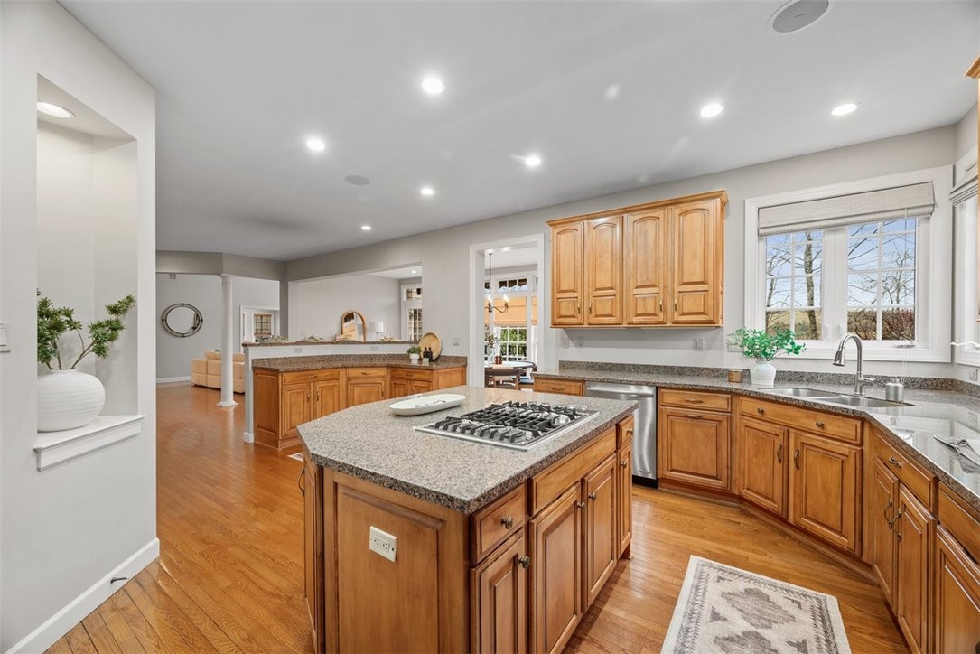 1011 Lakeside Dr