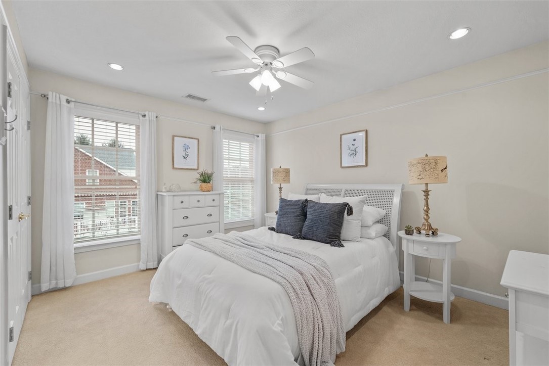 1011 Lakeside Dr