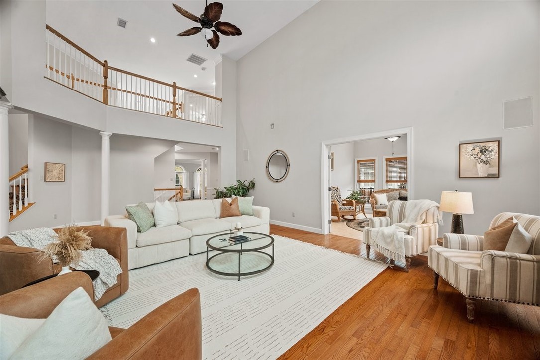 1011 Lakeside Dr