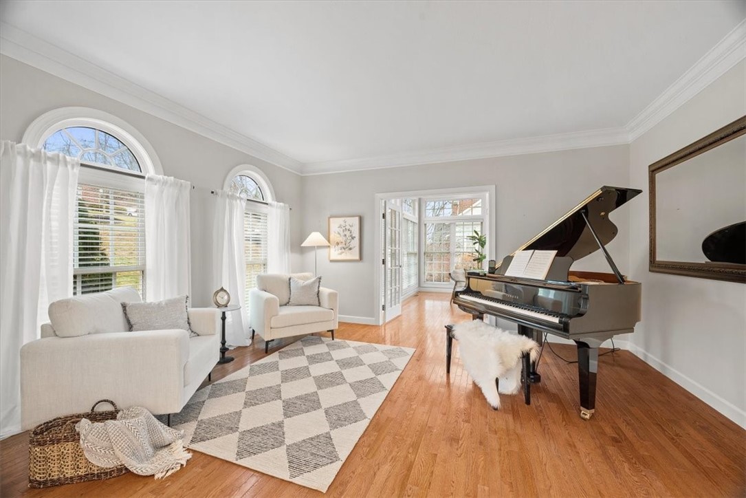 1011 Lakeside Dr