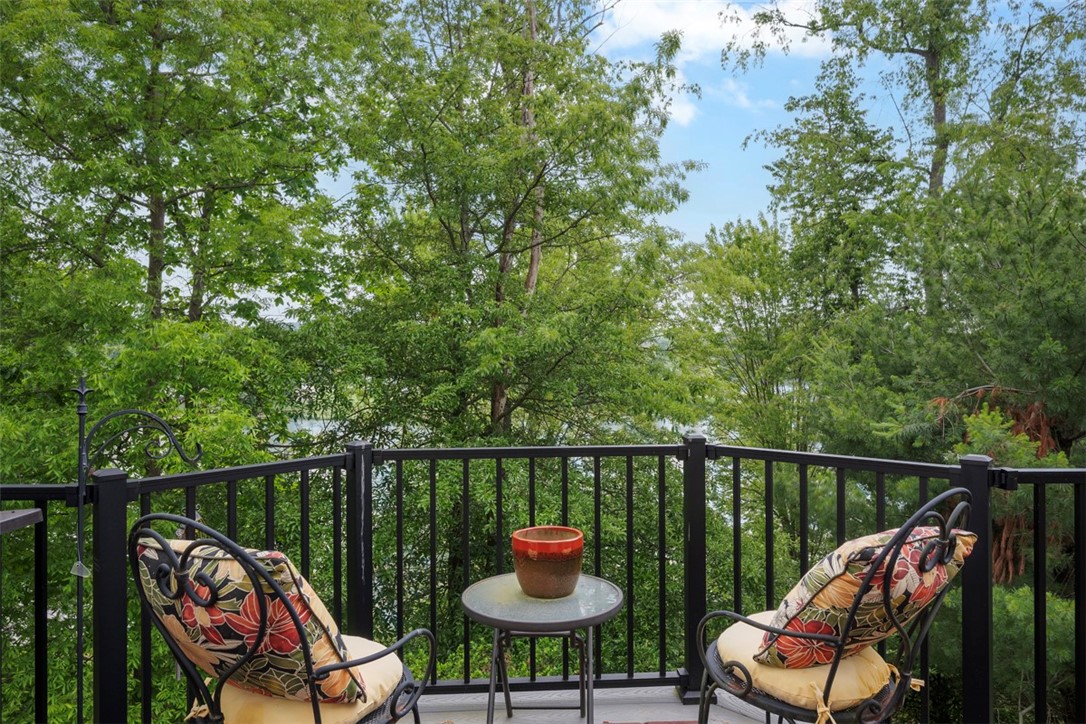 1011 Lakeside Dr