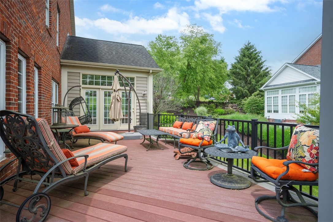 1011 Lakeside Dr