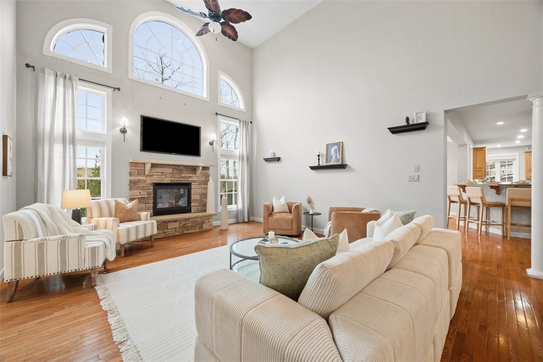 1011 Lakeside Dr