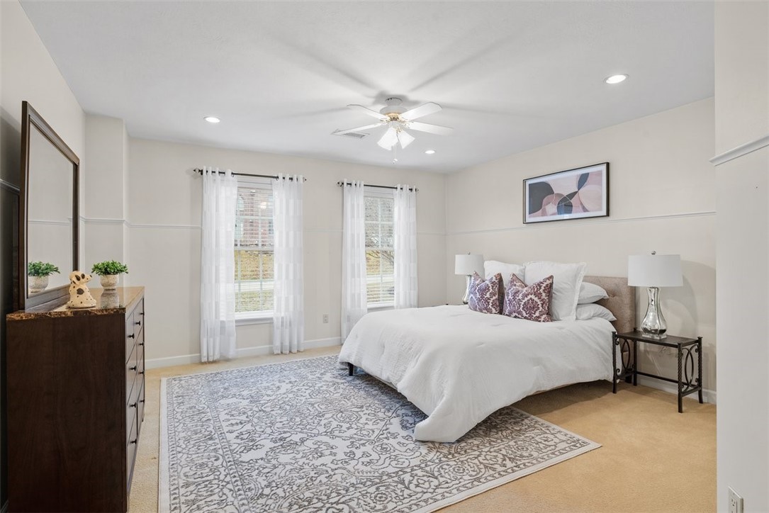 1011 Lakeside Dr