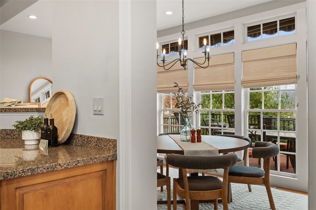 1011 Lakeside Dr