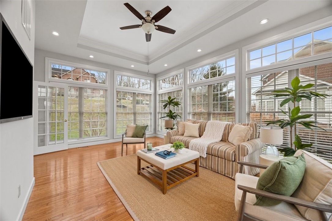 1011 Lakeside Dr