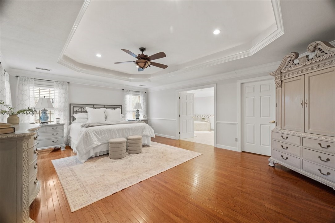 1011 Lakeside Dr