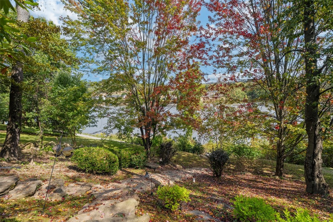 1011 Lakeside Dr