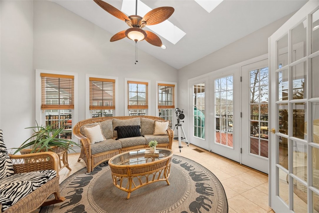 1011 Lakeside Dr