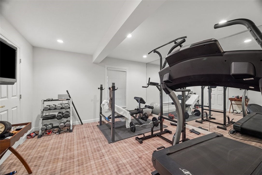 1011 Lakeside Dr