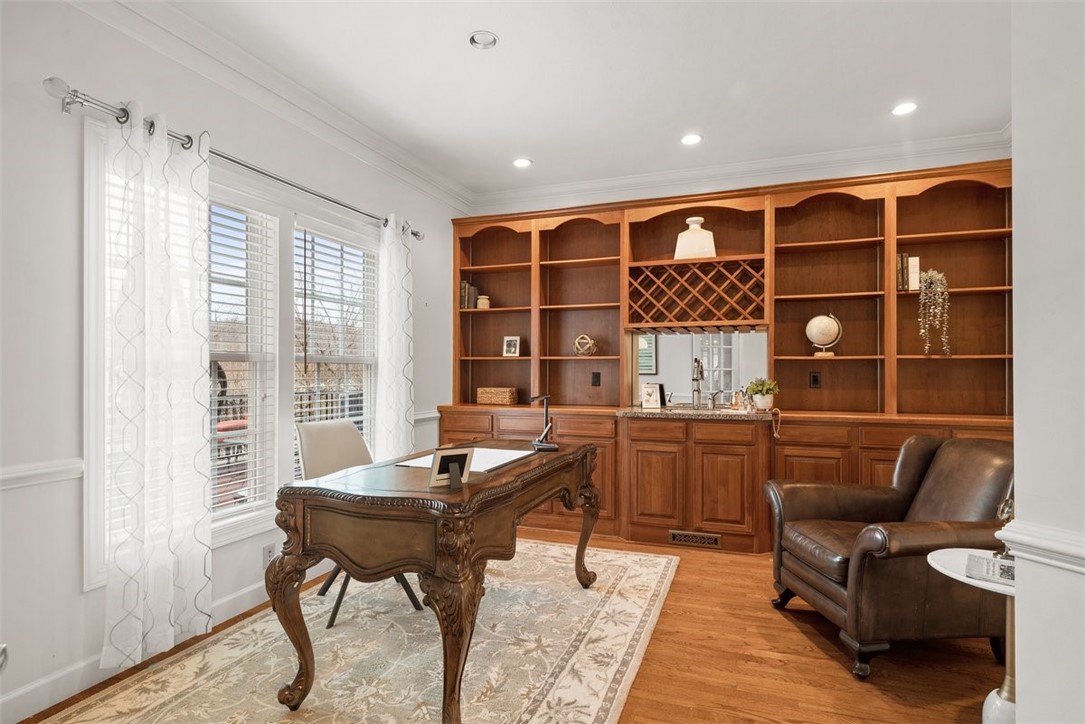 1011 Lakeside Dr