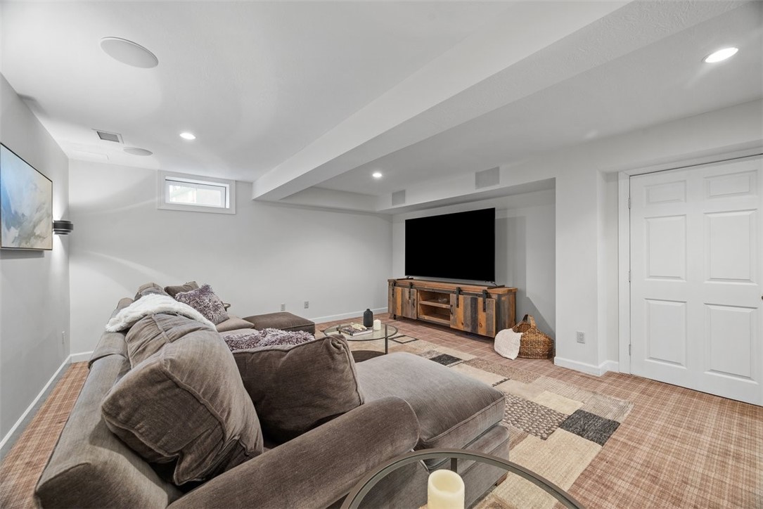 1011 Lakeside Dr
