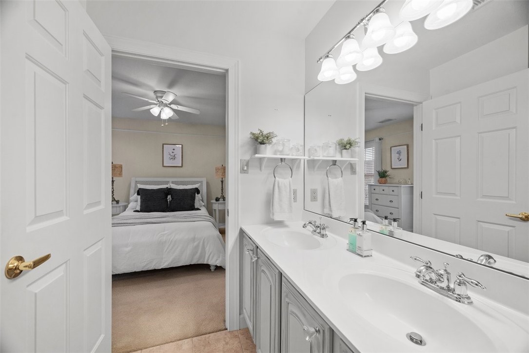 1011 Lakeside Dr