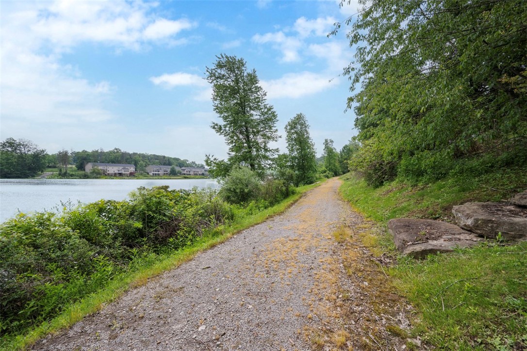 1011 Lakeside Dr